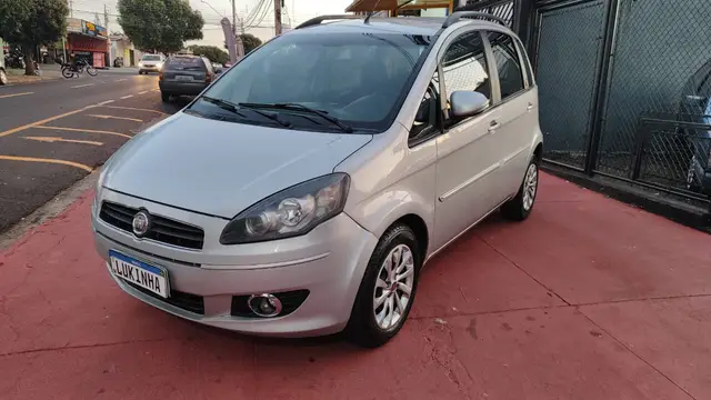 Carro Fiat Idea 2013 Attractive 1.4 8V (Flex)