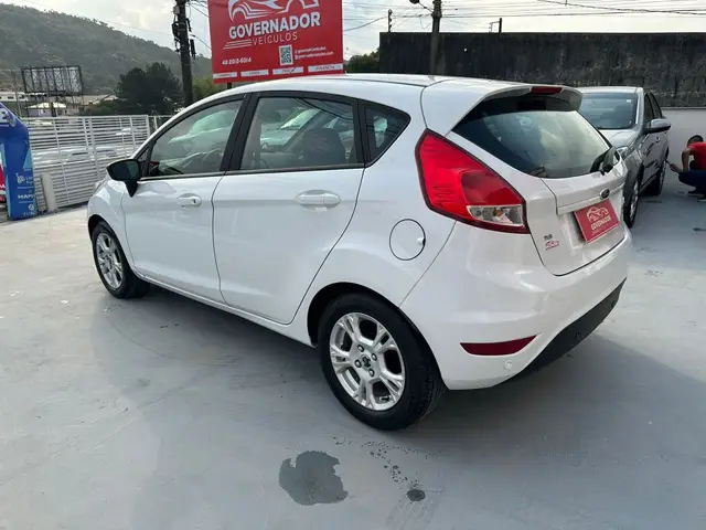 Carro Ford Fiesta Hatch 2016 SE Powershift 1.6 (Flex)