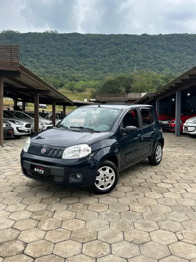 Carro Fiat Uno 2012 ECONOMY Celeb. 1.4 EVO F. Flex 8V 4p