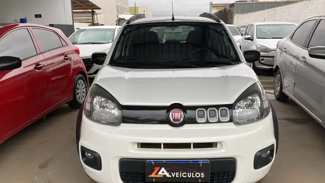Carro Fiat Uno 2015 Way 1.4 8V (Flex) 4p