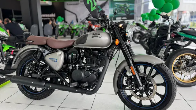 Carro Royal Enfield Classic 350 2024 Halcyon