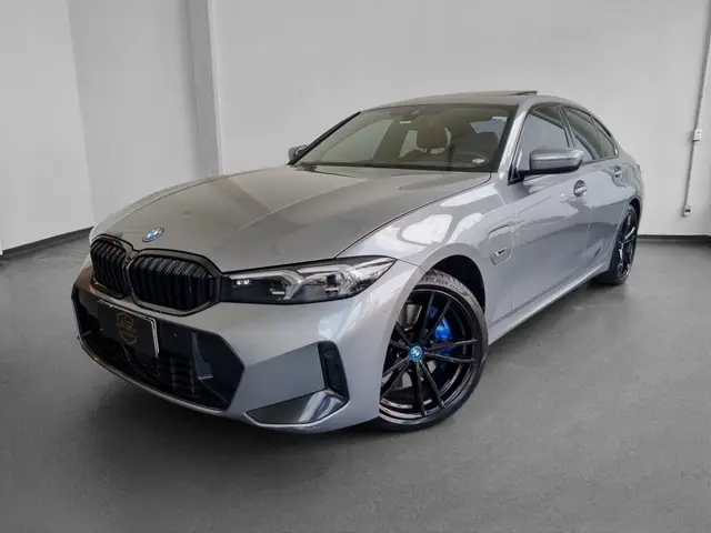 Carro BMW 330e 2023 M Sport 2.0 Turbo (Aut.) (Híb.)