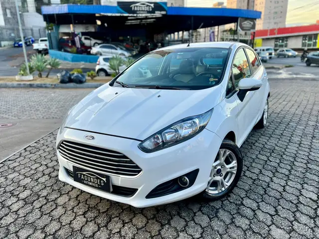 Carro Ford Fiesta Hatch 2016 SE Powershift 1.6 (Flex)