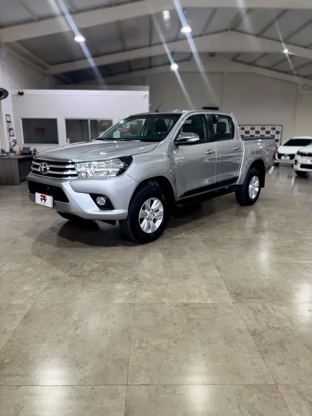 Carro Toyota Hilux Cabine Dupla 2017 Hilux 2.7 SR CD 4x2 (Flex) (Aut)
