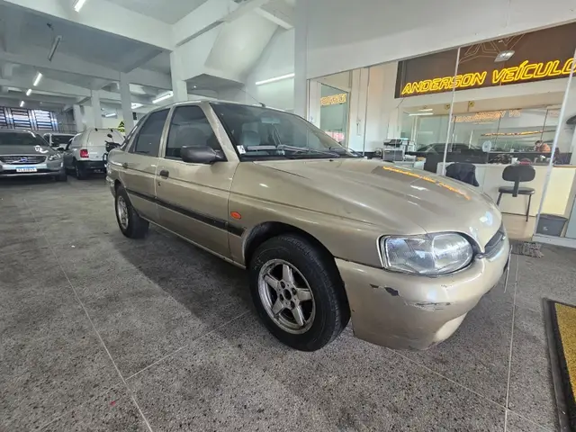 Carro Ford Escort 2000 Hatch GL 1.6 MPi 8V