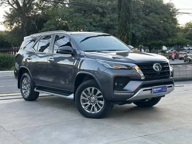 Carro Toyota Hilux SW4 2023 SRX 2.8 turbodiesel 7L 4x4 (Aut)