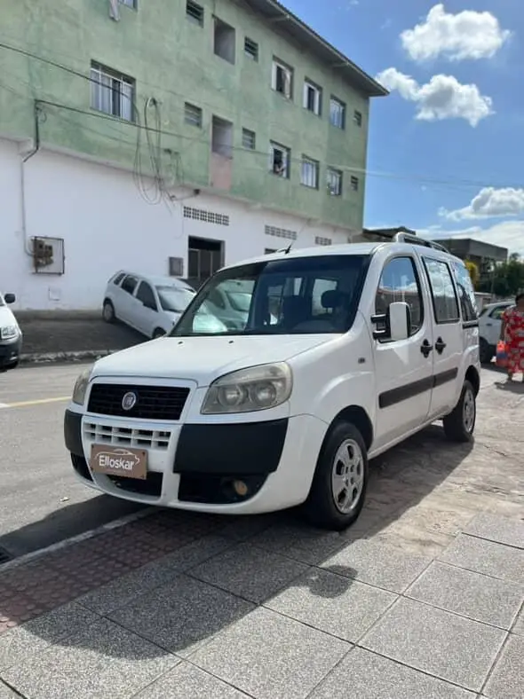Carro Fiat Doblò 2013 Essence 1.8 16V (Flex)