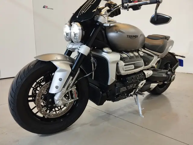 Carro Triumph Rocket 3 2024 R