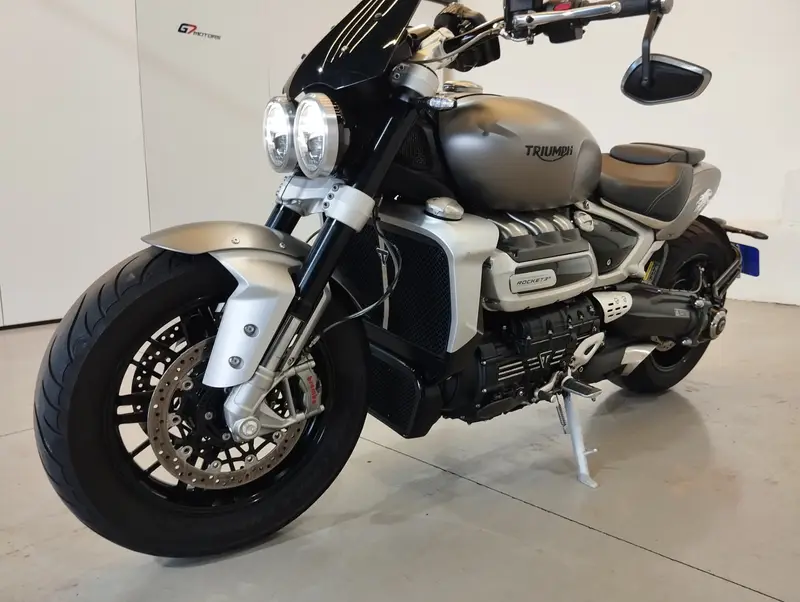 Triumph R