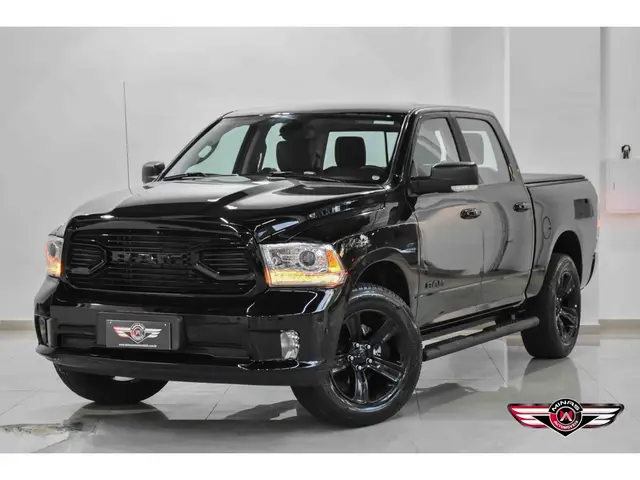 Carro RAM Classic 2023 Laramie Night Edition 5.7