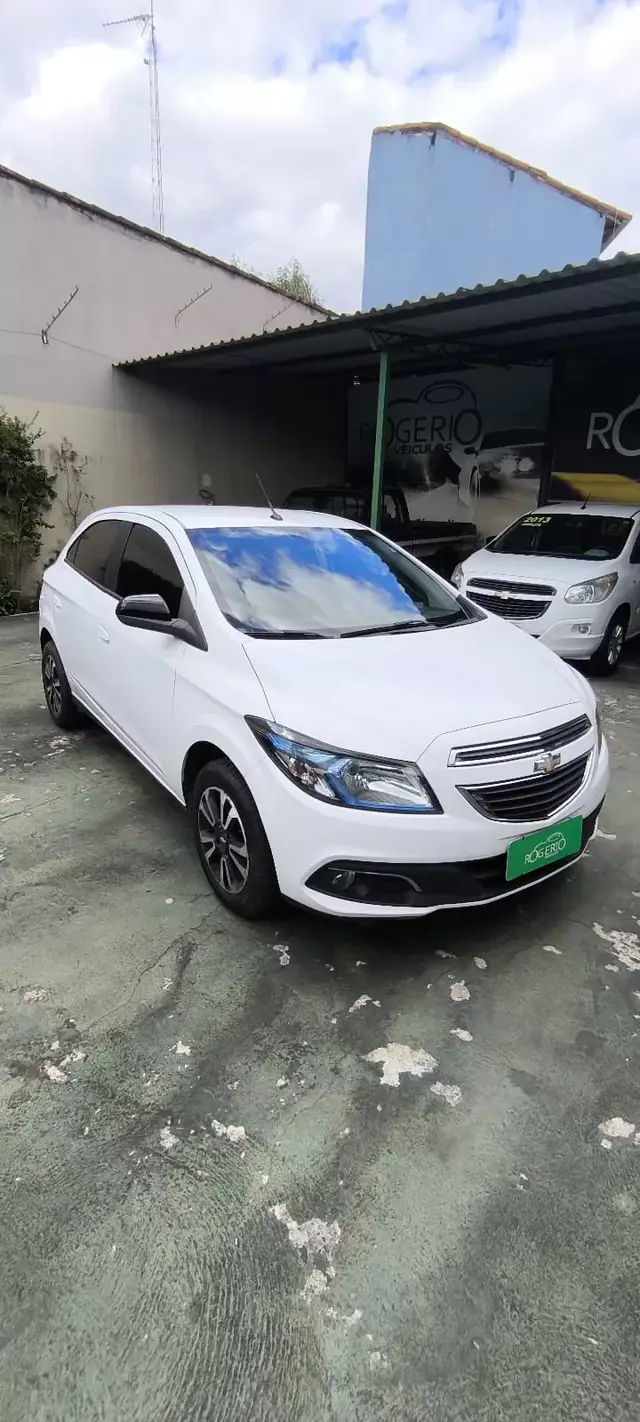 Carro Chevrolet Onix 2014 1.4 LT SPE/4 (Aut)