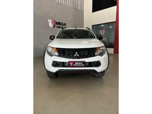 Carro Mitsubishi L200 Triton Sport 2022 GL 2.4 DID-H 4x4 (Aut)