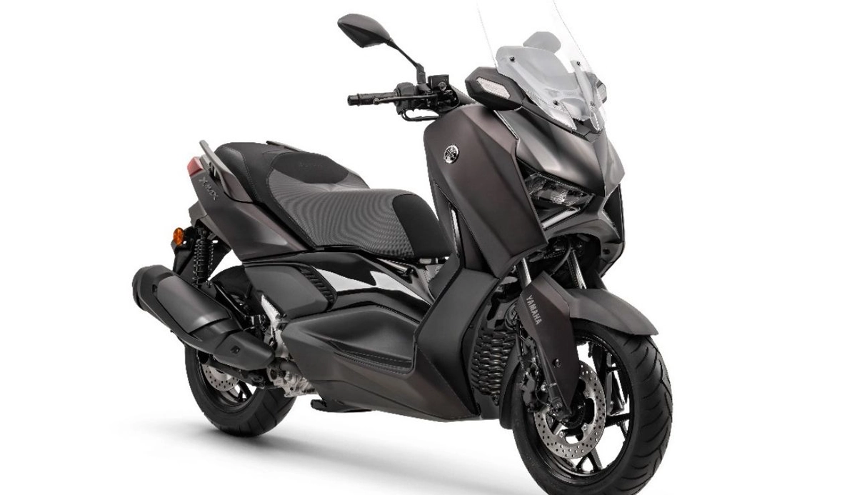 Nova scooter chega como opção mais completa em relação a XMax 250