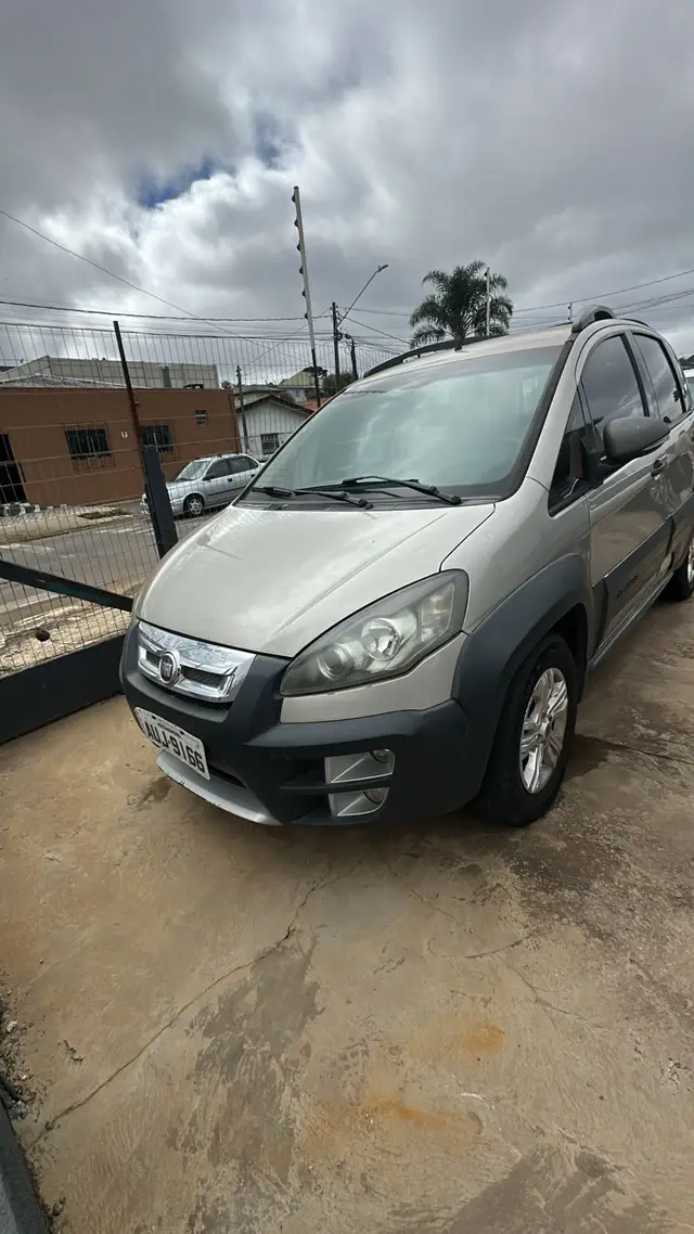 Carro Fiat Idea 2012 Adventure 1.8 16V E.TorQ (Flex)