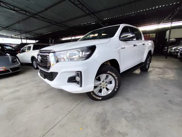 Carro Toyota Hilux Cabine Dupla 2020 Hilux 2.8 TDI CD SR 4x4 (Aut)