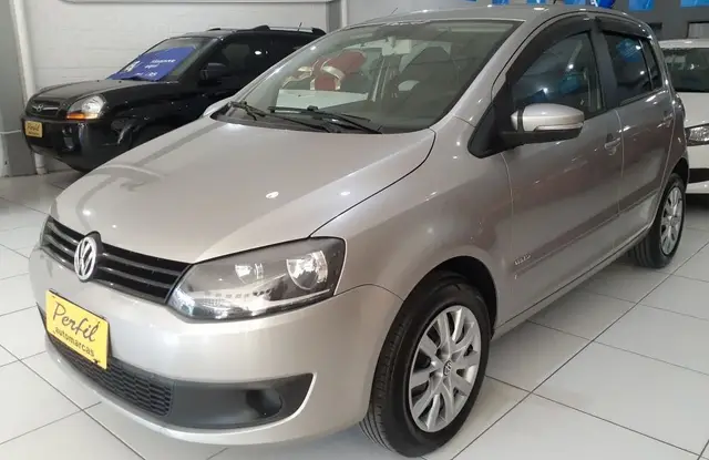 Carro Volkswagen Fox 2013 1.0 VHT (Flex) 4p