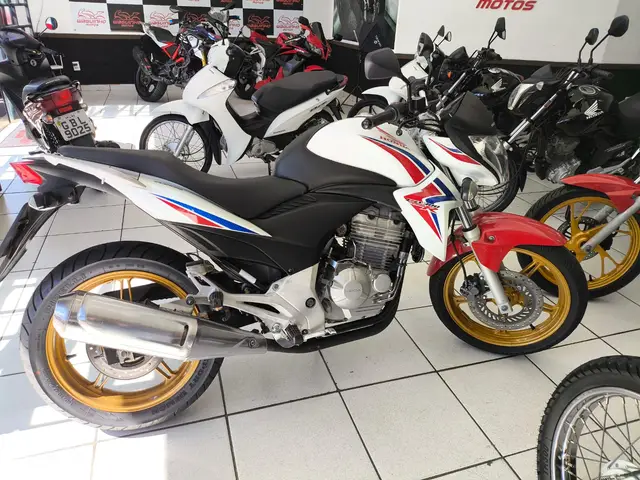 Carro Honda CB 300R 2015 (ABS)
