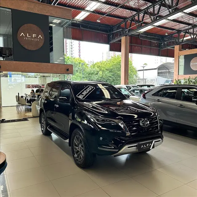 Carro Toyota SW4 2022 SRX 2.8 turbodiesel 7L 4x4 (Aut)