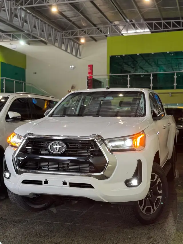 Carro Toyota Hilux Cabine Dupla 2025 SRV 4x4 2.8 Diesel
