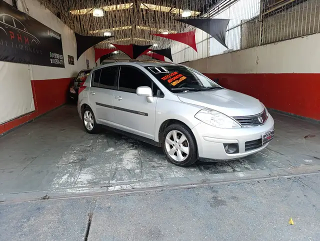 Carro Nissan Tiida 2011 SL 1.8 (flex) (aut)