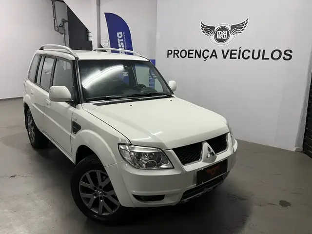 Carro Mitsubishi Pajero TR4 2013 2.0 16V 4x2 (Flex)
