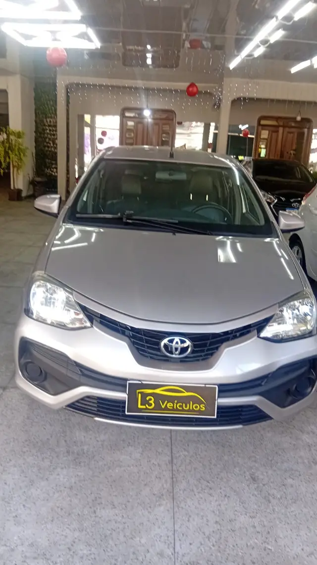 Carro Toyota Etios Sedan 2018 X 1.5 (Flex)