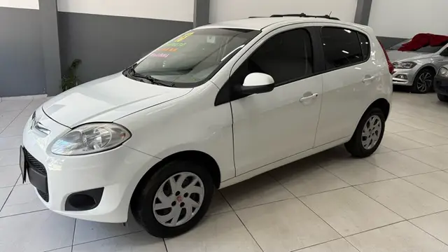 Carro Fiat Palio 2013 Attractive 1.4 8V (Flex)