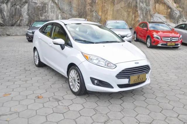 Carro Ford New Fiesta Sedan 2014 1.6 Titanium PowerShift (Flex)