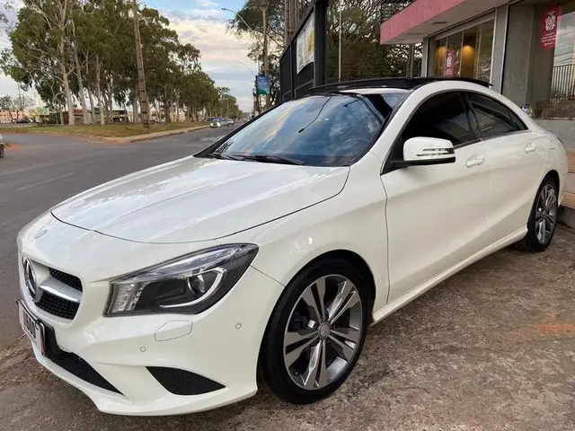 Carro Mercedes-Benz Classe CLA 2015 CLA 200 Vision DCT (Flex)