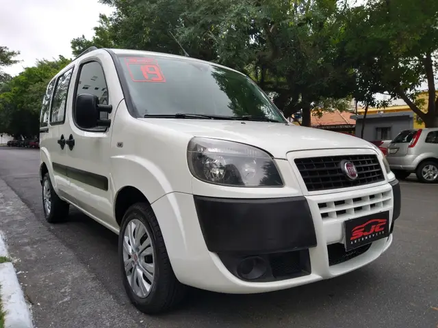 Carro Fiat Doblò 2019 Essence 1.8 7L (Flex)