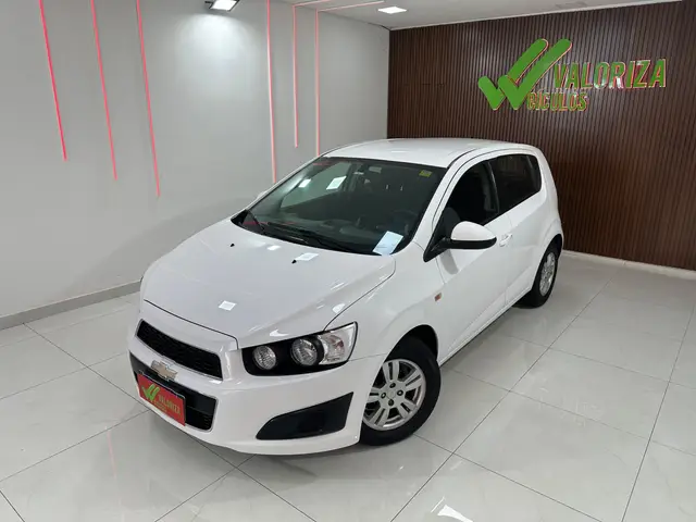 Carro Chevrolet Sonic 2014 Hatch LT 1.6