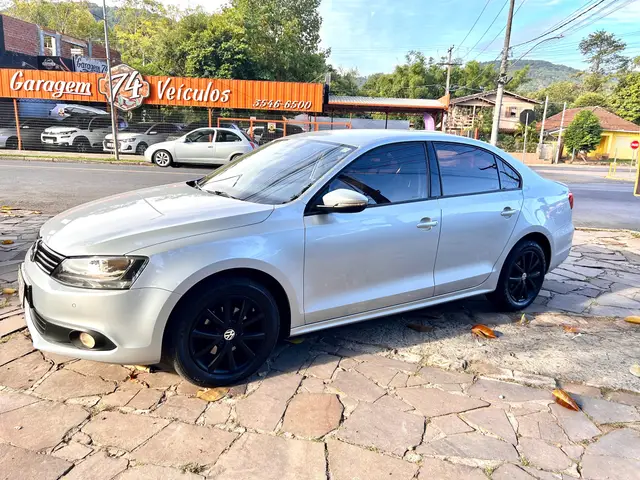Carro Volkswagen Jetta 2013 2.0 Comfortline (Flex)
