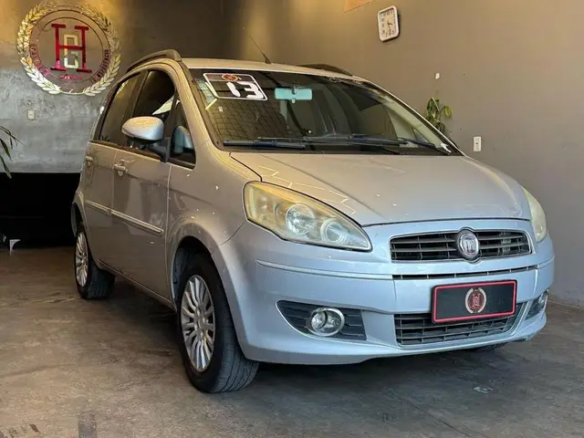 Carro Fiat Idea 2013 Attractive 1.4 8V (Flex)