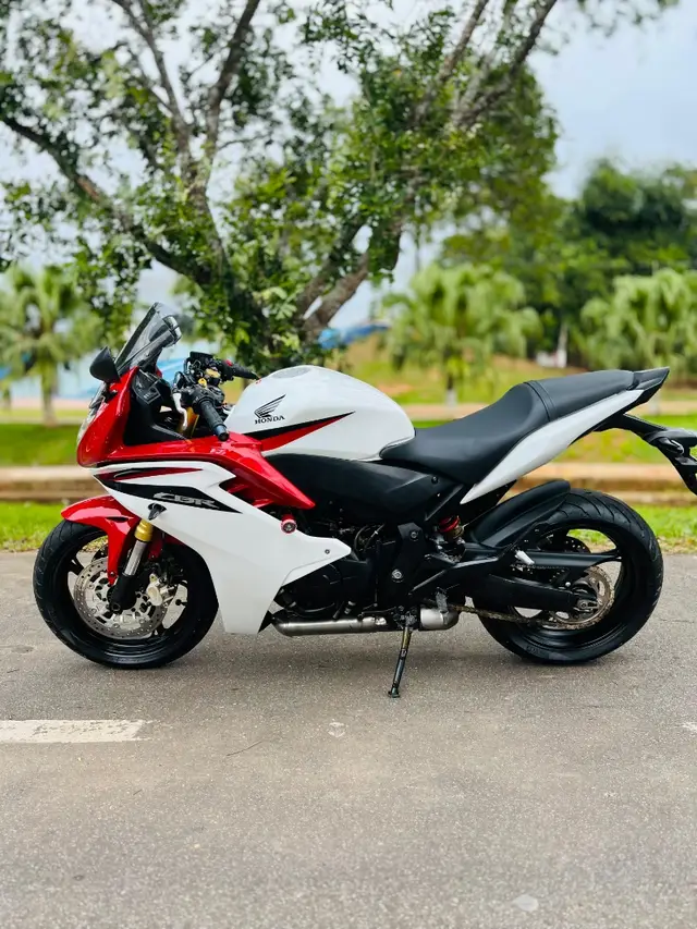 Carro Honda CBR 600 2013 F (Standard)