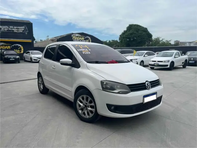 Carro Volkswagen Fox 2014 1.0 TEC (Flex) 4p
