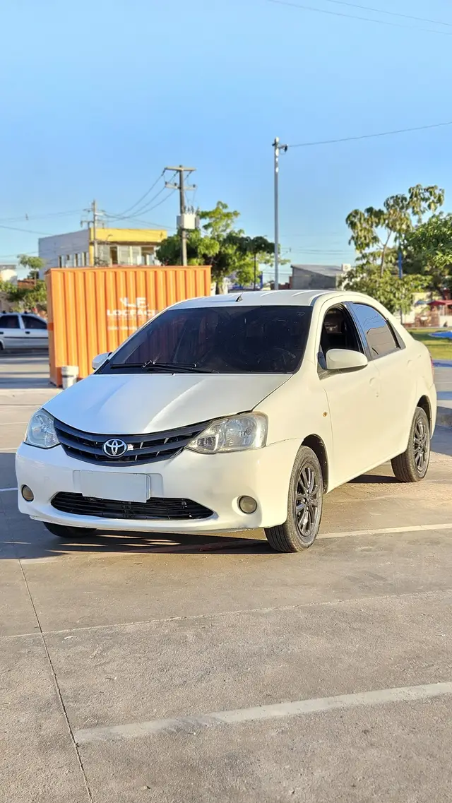 Carro Toyota Etios Sedan 2014 XLS 1.5 (Flex)