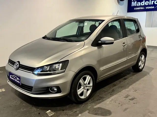 Carro Volkswagen Fox 2016 1.0 MPI Comfortline (Flex)