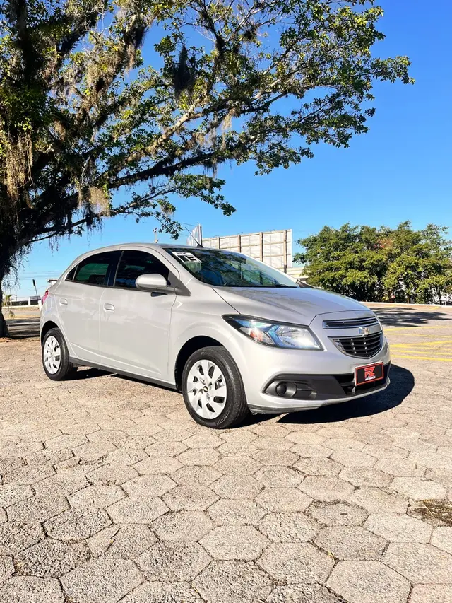 Carro Chevrolet Onix 2013 1.4 LT SPE/4