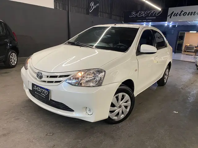 Carro Toyota Etios Sedan 2016 XS 1.5 (Flex)