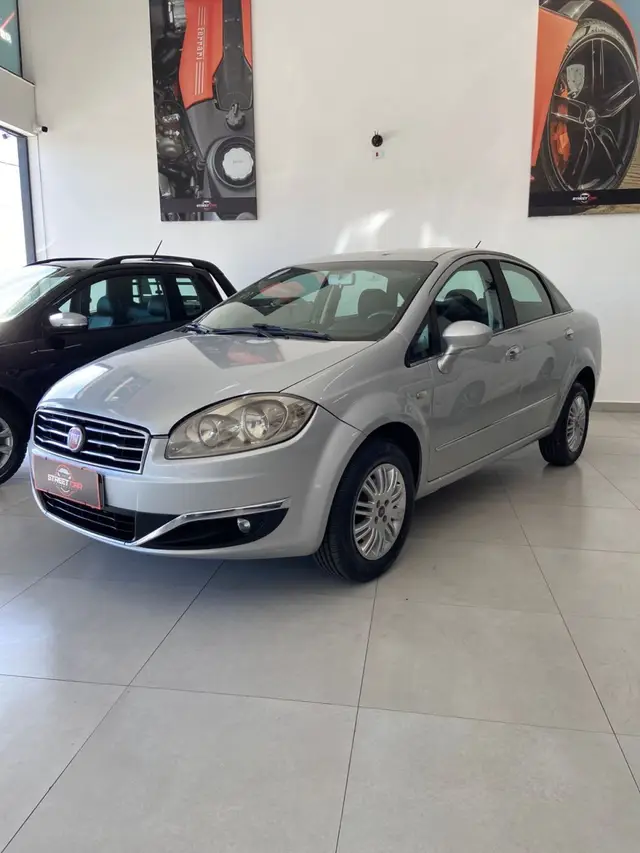 Carro Fiat Linea 2015 Essence 1.8 16V (Flex)