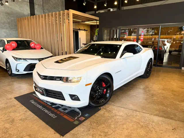 Carro Chevrolet Camaro 2015 SS 6.2