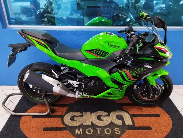 Carro Kawasaki Ninja 2025 500 SE