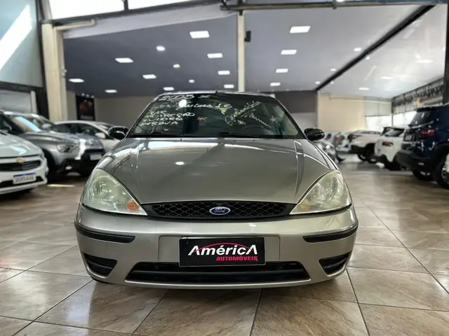 Carro Ford Focus Hatch 2005 GL 1.6 8V