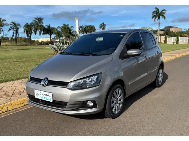Carro Volkswagen Fox 2015 Comfortline 1.0 TEC (Flex)