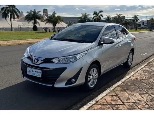 Carro Toyota Yaris Sedan 2019 1.5 XL (Flex)