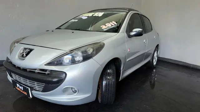 Carro Peugeot 207 2011 Hatch Quiksilver 1.4 8V (flex) (4 p.)