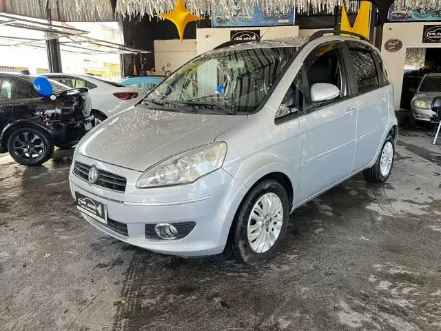 Carro Fiat Idea 2013 Attractive 1.4 8V (Flex)