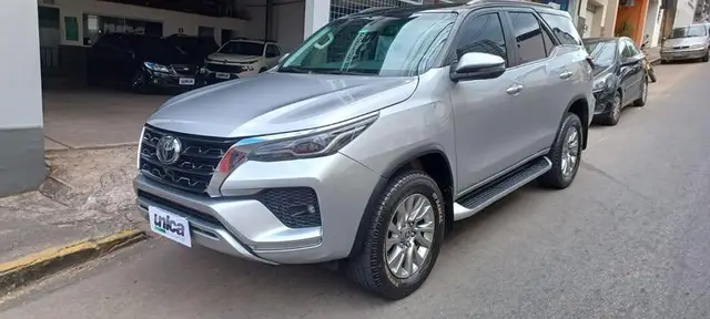 Carro Toyota SW4 2022 SRX 2.8 turbodiesel 7L 4x4 (Aut)