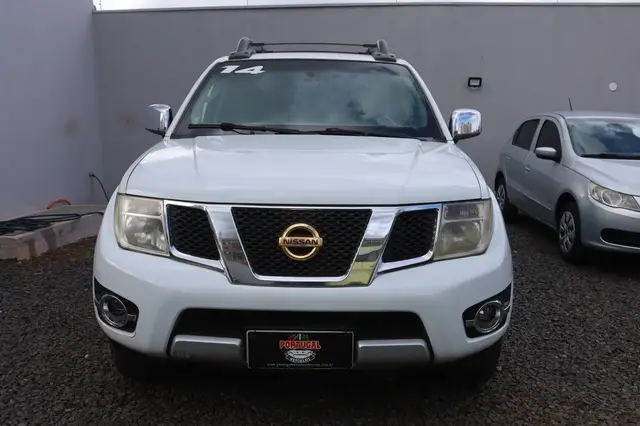 Carro Nissan Frontier 2014 2.5 TD CD 4x4 SL (Aut)