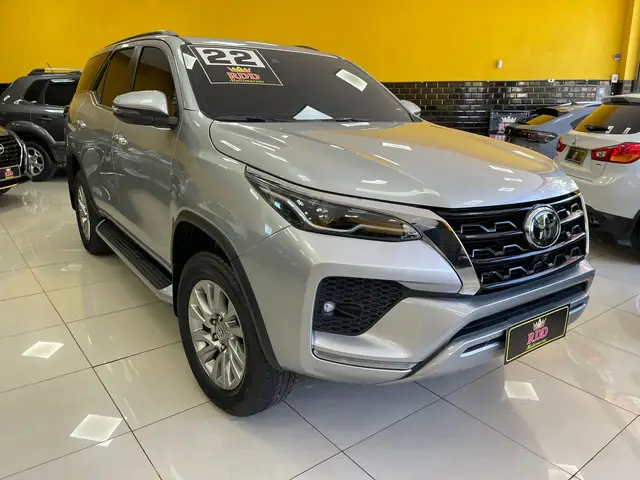 Carro Toyota SW4 2022 SRX 2.8 turbodiesel 7L 4x4 (Aut)